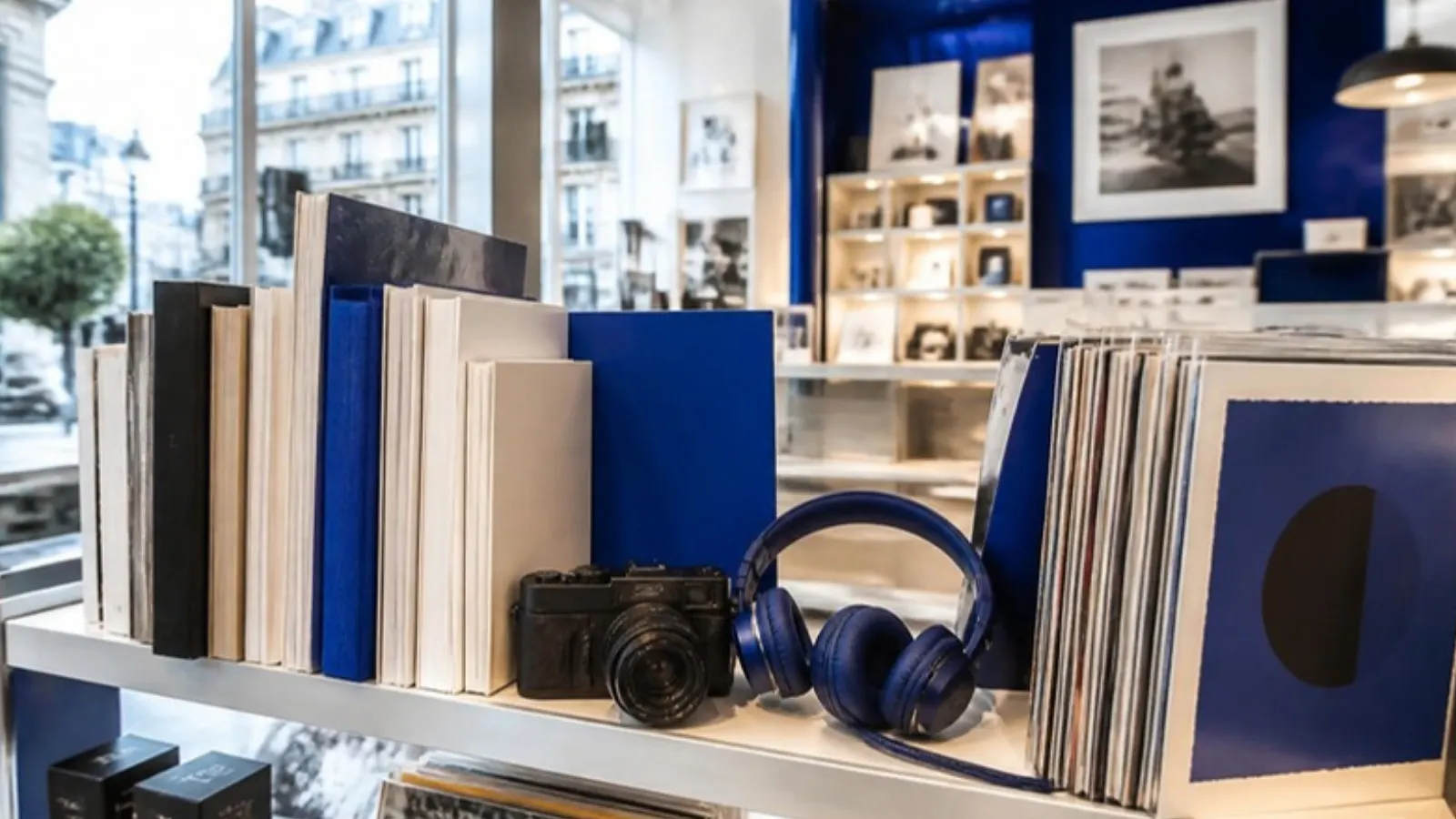 Books and electronics on display in a Paris store